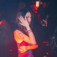  DJ串烧中文加快劲爆，热情洋溢的舞池Party